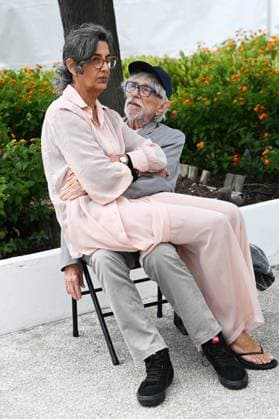 78eme Festival International du Film de Cannes Photocall du film Lhomme qui a vu lours qui a vu lhomme Festival de Cannes 2025 photocall Lhomme qui a vu lours qui a vu lhomme Pierre Richard et sa compagne Ceyla Lacerda 444946 2025 05 22 France  Copyright: xLionelxGuericolas MPPx STAR_444946_085