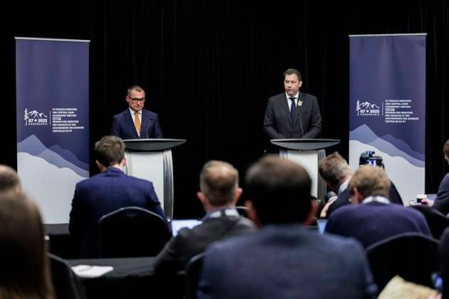 Joachim Nagel, Praesident der Deutschen Bundesbank, und Lars Klingbeil, Bundesminister der Finanzen, aufgenommen bei einer Pressekonferenz im Rahmen des Treffen der G7-Finanzminister und Notenbankgouverneure in Banff, 22.05.2025. Fotografiert im Auftrag des Bundesfinanzministeriums. Banff Kanada Copyright: xKiraxHofmann BMFx