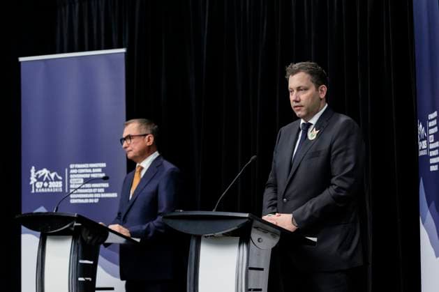 Joachim Nagel, Praesident der Deutschen Bundesbank, und Lars Klingbeil, Bundesminister der Finanzen, aufgenommen bei einer Pressekonferenz im Rahmen des Treffen der G7-Finanzminister und Notenbankgouverneure in Banff, 22.05.2025. Fotografiert im Auftrag des Bundesfinanzministeriums. Banff Kanada Copyright: xKiraxHofmann BMFx