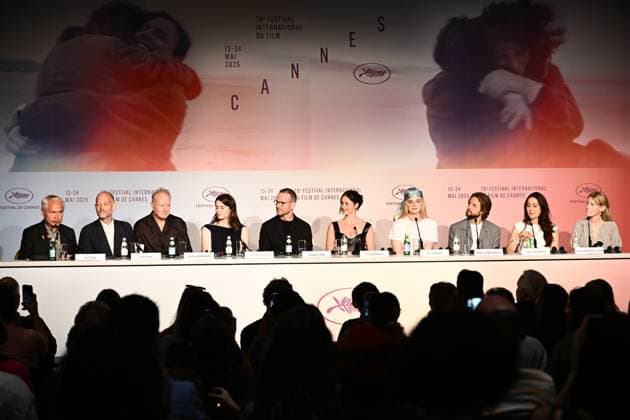 78eme Festival International du Film de Cannes Press Conference Sentimental value 78th International Cannes Film Festival Press Junket 444941 2025 05 22 Cannes France Reinsve, Renate Fanning, Elle Ibsdotter Lilleaas, Inga Trier, Joachim Skarsgard, Stellan Danielsen Lie, Anders Vogt, Eskil Ekerhovd, Maria  Copyright: xIvankaxVoisinx xStarfacex STAR_444941_034