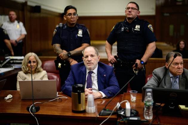 News Themen der Woche KW21 News Bilder des Tages Harvey Weinstein, former co-chairman of the Weinstein Co., sits in the courtroom at his criminal trial at Manhattan Criminal Court on Thursday, May 22, 2025 in New York City. Weinstein faces a retrial on rape and sex assault charges for which a previous 2017 conviction by a jury was overturned by an appeals court that ruled the way witnesses were handled was unlawful. Pool  ANYX20250522208 CurtisxMeans
