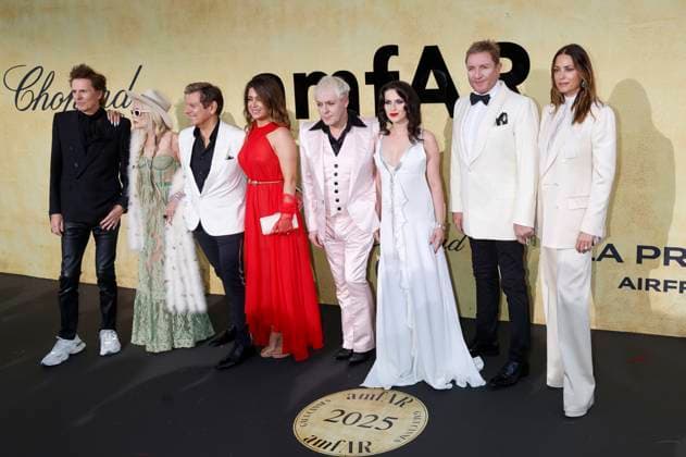 John Taylor, Gela Nash, Roger Taylor, Gisella Bernales, Nick Rhodes, Alexandra Stama, Simon Le Bon und Yasmin Le Bon bei der 31. amfAR Gala Cannes im Rahmen des Festival de Cannes 2025 78. Internationale Filmfestspiele von Cannes im HÃ tel du Cap-Eden-Roc. Antibes, 22.05.2025