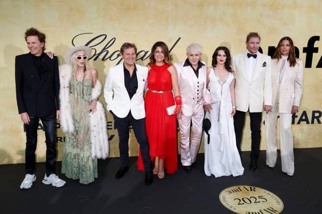 John Taylor, Gela Nash, Roger Taylor, Gisella Bernales, Nick Rhodes, Alexandra Stama, Simon Le Bon und Yasmin Le Bon bei der 31. amfAR Gala Cannes im Rahmen des Festival de Cannes 2025 78. Internationale Filmfestspiele von Cannes im HÃ tel du Cap-Eden-Roc. Antibes, 22.05.2025