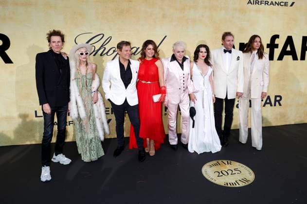 John Taylor, Gela Nash, Roger Taylor, Gisella Bernales, Nick Rhodes, Alexandra Stama, Simon Le Bon und Yasmin Le Bon bei der 31. amfAR Gala Cannes im Rahmen des Festival de Cannes 2025 78. Internationale Filmfestspiele von Cannes im HÃ tel du Cap-Eden-Roc. Antibes, 22.05.2025