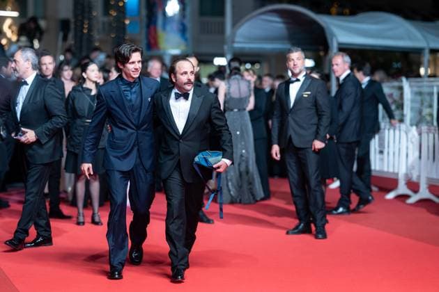 78eme Festival International du Film de Cannes Redescente des marches du film La venue de lavenir 78th International Cannes Film Festival Red carpet for La venue de lavenir movie 444966 2025 05 22 France Wapler, Abraham Macaigne, Vincent  Copyright: xEstellexCarlierx xStarfacex STAR_444966_015