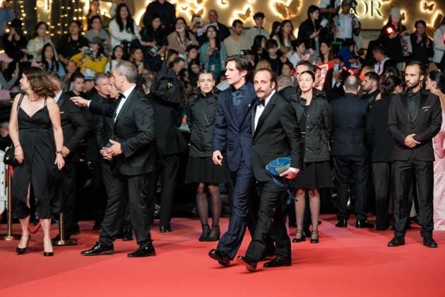 78eme Festival International du Film de Cannes Redescente des marches du film La venue de lavenir 78th International Cannes Film Festival Red carpet for La venue de lavenir movie 444967 2025 05 22 France Macaigne, Vincent Wapler, Abraham  Copyright: xFranckxBoutonnetx xStarfacex STAR_444967_005
