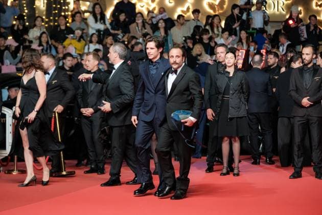 78eme Festival International du Film de Cannes Redescente des marches du film La venue de lavenir 78th International Cannes Film Festival Red carpet for La venue de lavenir movie 444967 2025 05 22 France Macaigne, Vincent Wapler, Abraham  Copyright: xFranckxBoutonnetx xStarfacex STAR_444967_006