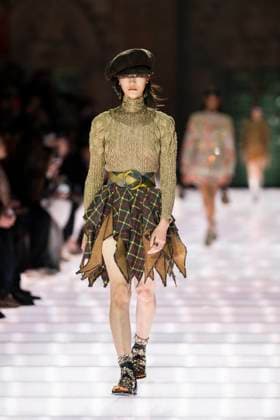Louis Vuitton Cruise 2026 Runway - Avignon A model walks the runway during the Louis Vuitton Cruise 2026 fashion show at Palais des Papes ( Palace of the Popes ), in Avignon, France on May 22, 2025. Photo by Eliot Blondet ABACAPRESS.COM Avignon France France  Copyright: xBlondetxEliot ABACAx