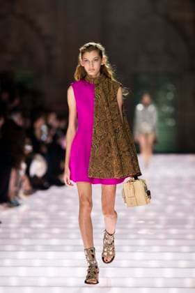 Louis Vuitton Cruise 2026 Runway - Avignon A model walks the runway during the Louis Vuitton Cruise 2026 fashion show at Palais des Papes ( Palace of the Popes ), in Avignon, France on May 22, 2025. Photo by Eliot Blondet ABACAPRESS.COM Avignon France France  Copyright: xBlondetxEliot ABACAx