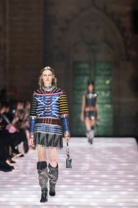 Louis Vuitton Cruise 2026 Runway - Avignon A model walks the runway during the Louis Vuitton Cruise 2026 fashion show at Palais des Papes ( Palace of the Popes ), in Avignon, France on May 22, 2025. Photo by Eliot Blondet ABACAPRESS.COM Avignon France France  Copyright: xBlondetxEliot ABACAx