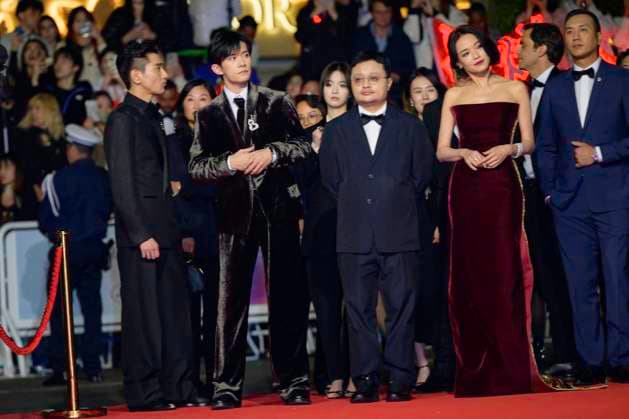 Internationale Filmfestspiele von Cannes, Kuang Ye Shi Dai - Resurrection Premiere Cannes Resurrection Red Carpet NG Yongzhong Chen, Gengxi Li, Jackson Yee, Gan Bi, Shu Qi, Jue Huang and Mark Chao attending the ‘‘Resurrection (Résurrection)’ Screening and Red Carpet at Palais Des Festivals in Cannes, France on May 23 2025 as part of the 78th Cannes Film Festival. Photo by Nicolas Genin ABACAPRESS.COM Cannes France  Copyright: xGeninxNicolas ABACAx