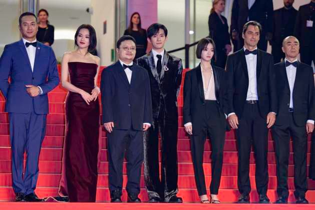 Internationale Filmfestspiele von Cannes, Kuang Ye Shi Dai - Resurrection Premiere Cannes Resurrection Red Carpet NG Yongzhong Chen, Gengxi Li, Jackson Yee, Gan Bi, Shu Qi, Jue Huang and Mark Chao attending the ‘‘Resurrection (Résurrection)’ Screening and Red Carpet at Palais Des Festivals in Cannes, France on May 23 2025 as part of the 78th Cannes Film Festival. Photo by Nicolas Genin ABACAPRESS.COM Cannes France  Copyright: xGeninxNicolas ABACAx