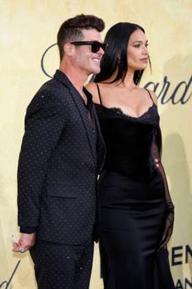Robin Thicke mit Partnerin April Love Geary bei der 31. amfAR Gala Cannes im Rahmen des Festival de Cannes 2025 78. Internationale Filmfestspiele von Cannes im HÃ tel du Cap-Eden-Roc. Antibes, 22.05.2025
