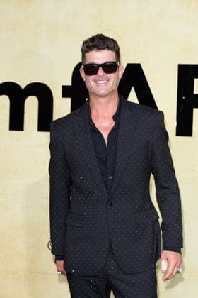 Festival de Cannes - amfAR Gala Robin Thicke bei der amfAR Gala während der 78. Filmfestspiele Cannes im Hotel du Cap-Eden-Roc in Antibes. Copyright: xEventpressxKochanx