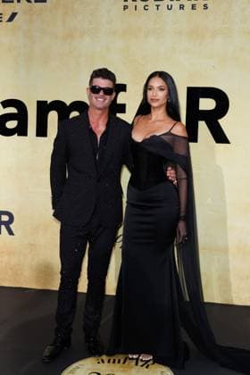 Festival de Cannes - amfAR Gala Robin Thicke und April Love Geary bei der amfAR Gala während der 78. Filmfestspiele Cannes im Hotel du Cap-Eden-Roc in Antibes. Copyright: xEventpressxKochanx