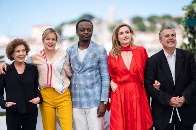 Entertainment Bilder des Tages 78eme Festival International du Film de Cannes Photocall Jury de loeil dor 78th Cannes International Film Festival Photocall of the Jury de loeil dor 445011 2025 05 23 Cannes France Gayet, Julie Favreul, Juliette Castillo, Carmen Zinga, Marc Maire, Frederic  Copyright: xEstellexCarlierx xStarfacex STAR_445011_002