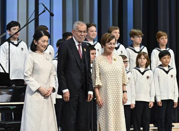 News Themen der Woche KW21 News Bilder des Tages Austria s day at Osaka expo Japanese Crown Princess Kiko (front, L) attends a ceremony marking Austria s day at the World Exposition in Osaka on May 23, 2025. Standing on her right is visiting Austrian President Alexander Van der Bellen.  A14AA0004587950P