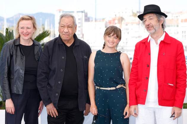Delphine Mantoulet, Tony Gatlif, Suzanne Aubert und Arthur H beim Photocall zum Kinofilm Ange auf dem Festival de Cannes 2025 78. Internationale Filmfestspiele von Cannes am Palais des Festivals. Cannes, 23.05.2025