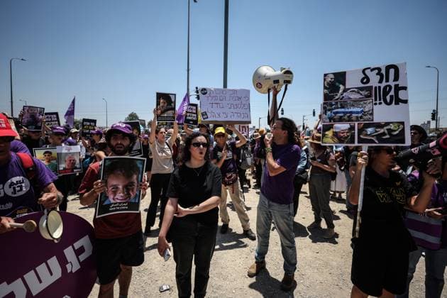Bilder des Jahres 2025, News 05 Mai News Themen der Woche KW21 News Bilder des Tages May 23, 2025, Sedrot, Sderot, israel: Israelis protest near the border with Gaza, calling for an immediate ceasefire Sedrot israel - ZUMAq101 20250523_zip_q101_008 Copyright: xSaeedxQaqx