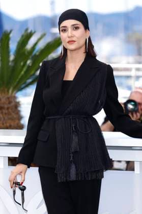 Parinaz Izadyar beim Photocall zum Kinofilm Zan va bache Woman and Child auf dem Festival de Cannes 2025 78. Internationale Filmfestspiele von Cannes am Palais des Festivals. Cannes, 23.05.2025