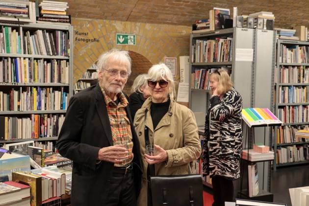 Timm Ulrichs, Lisa Schmitz, Bücherbogen am Savignyplatz *** Timm Ulrichs, Lisa Schmitz, Bücherbogen am Savignyplatz