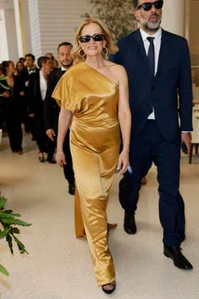 Cannes Isabella Ferrari leaves Hotel Martinez MP Isabella Ferrari leaves Hotel Martinez to attend an official screening ahead the 78th annual Cannes Film Festival on May 23, 2025 in Cannes, France. Photo by Marco Piovanotto ABACAPRESS.COM Cannes France  Copyright: xPiovanottoxMarco ABACAx