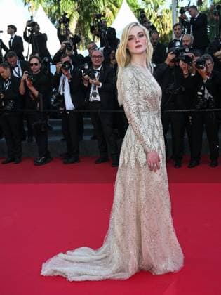 Cannes, Italy: Cannes, 78th Cannes Film Festival 2025 - Evening 11 - Red Carpet of the Film THE MASTERMIND In the photo Elle Fanning Cannes Italy  - ZUMAp169 20250523_zea_p169_485 Copyright: xSimonexComix