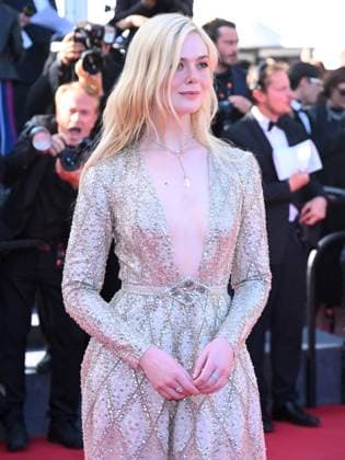 Cannes, France: Cannes, 78th Cannes Film Festival 2025 - Evening 11 - Red Carpet of the film THE MASTERMIND In the photo: Elle Fanning Cannes France  - ZUMAp169 20250523_zea_p169_536 Copyright: xTerenghi Ipax