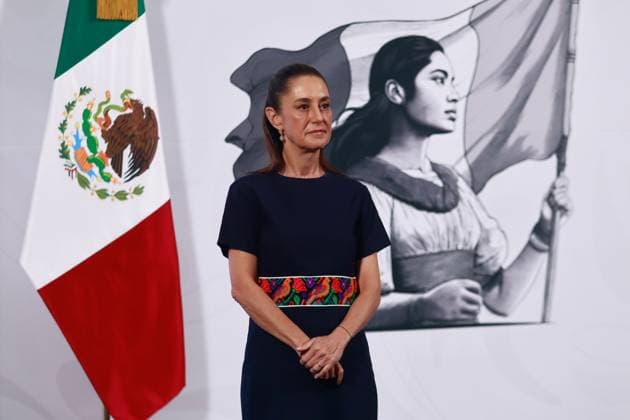 Mexico™s President Claudia Sheinbaum Holds Briefing Mexico™s President Claudia Sheinbaum Pardo, speaks during a news conference about the 3.5% tax on remittances by the US government at National Palace. on May 23, 2025 in Mexico City, Mexico. (Photo by Carlos Santiago Eyepix Group) Copyright: xCarlosxSantiago xEyepixxGroupx CS_23052025_156177