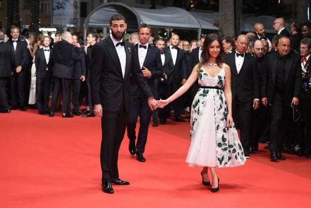 J Karim Benzema et sa compagne Lyna Khoudri lors de la montée des marches du film 13 jours 13 nuits lors du 78ème Festival International du Film de Cannes Karim Benzema and his companion Lyna Khoudri during the walk up the steps for the movie 13 jours 13 nuits during the 78th Cannes International Film Festival On may 23th 2025 Cannes France Jacovides Moreau Bestimage Red carpet for the movie 13 jours 13 nuits during the 78th Cannes International Film Festival at the Palais des Festivals in Cannes, France On may 23th 2025 Cannes France  Copyright: xJACOVIDES-MOREAUx xBESTIMAGExJACOVIDES-MOREAUx xBESTIMAGEx