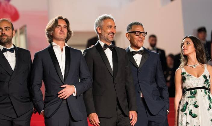 78eme Festival International du Film de Cannes Montée des marches du film 13 jours 13 nuits 78th International Cannes Film Festival Red carpet for The Mastermind movie views from the roof of the Palais 445046 2020 01 24 Cannes France Khoudri, Lyna Rassam, Dimitri Zem, Roschdy Bourboulon, Martin Safaee, Ardavan  Copyright: xAnthonyxCarrelx xStarfacex STAR_445046_027