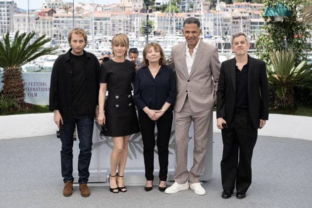 Cannes - Moi qui t’aimas photocall DN Sacha Sperling, Marina Fois, Diane Kurys, Roschdy Zem and Thierry De Peretti attend the Moi qui t’aimas photocall at the 78th annual Cannes Film Festival at Palais des Festivals on May 23, 2025 in Cannes, France.Photo by David NIVIERE ABACAPRESS.COM CANNES France  Copyright: xNivierexDavid ABACAPRESS.COMx