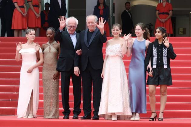 Cannes - Jeunes Meres Screening JD Jean-Pierre Dardenne, Elsa Houben, Babette Verbeek, Janaïna Halloy, guest, Lucie Laruelle and Luc Dardenne attend the Jeunes Meres red carpet at the 78th annual Cannes Film Festival at Palais des Festivals on May 23, 2025 in Cannes, France. Photo by Jerome Domine ABACAPRESS.COM Cannes France  Copyright: xDominexJerome ABACAx