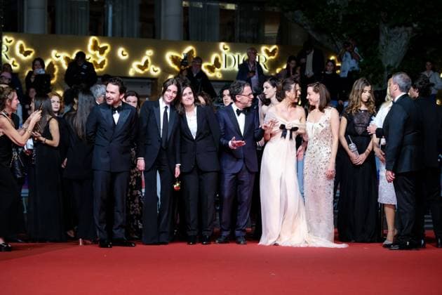 78eme Festival International du Film de Cannes Montée des marches du film Honey dont 78th International Cannes Film Festival Red carpet for Honey dont movie 445058 2025 05 24 France Plaza, Aubrey Coen, Ethan Qualley , Sarah Margaret  Copyright: xFranckxBoutonnetx xStarfacex STAR_445058_035