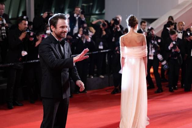 78eme Festival International du Film de Cannes Montée des marches du film Honey dont 78th International Cannes Film Festival Red carpet for Honey dont movie 445055 2025 05 24 Alpes Maritimes Cannes France Qualley , Sarah Margaret Day, Charlie  Copyright: xTerencexBaelenx STAR_445055_041