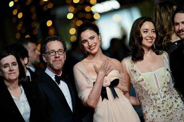 78eme Festival International du Film de Cannes Montée des marches du film Honey dont 78th International Cannes Film Festival Red carpet for Honey dont movie 445056 2025 05 23 France Plaza, Aubrey Qualley , Sarah Margaret Coen, Ethan  Copyright: xLionelxGuericolas MPPx STAR_445056_036