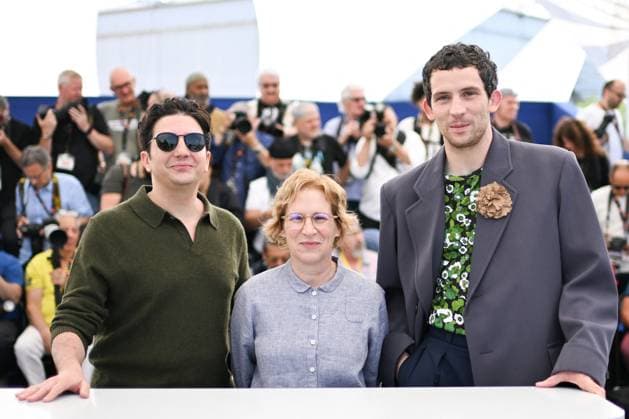 Cannes The Mastermind Photocall AM John Magaro, Kelly Reichardt and Josh O Connor attending The Mastermind Photocall in Cannes, France on May 24, 2025 as part of the 78th Cannes Film Festival. Photo by Aurore Marechal ABACAPRESS.COM Cannes France  Copyright: xMarechalxAurore ABACAx