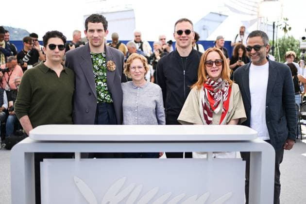 Cannes The Mastermind Photocall AM John Magaro, Josh O Connor, Kelly Reichardt, Neil Kopp, Amy Roth and Anish Savjani attending The Mastermind Photocall in Cannes, France on May 24, 2025 as part of the 78th Cannes Film Festival. Photo by Aurore Marechal ABACAPRESS.COM Cannes France  Copyright: xMarechalxAurore ABACAx