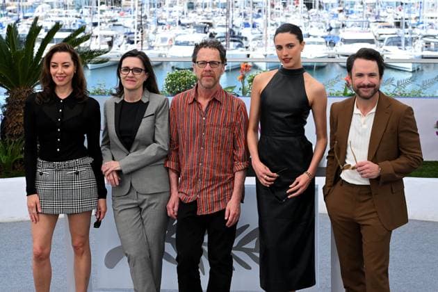 Cannes, 78th Cannes Film Festival 2025, Photocall of the film Honey don t! Cannes, 78th Cannes Film Festival 2025, Photocall of the film Honey don t! In the photo: Tricia Cooke, Aubrey Plaza, Charlie Day, Margaret Qualley, Ethan Coen Cannes France  Copyright: xIPA ABACAx