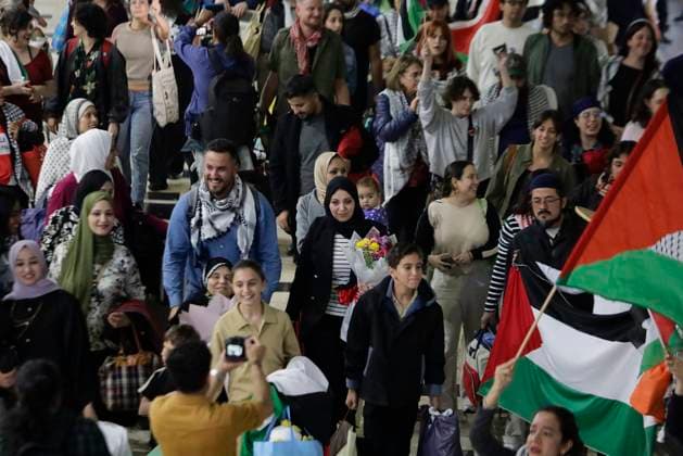 Abed Family (Palestinian Refugee Family) Arrives In Mexico Members of the Abed family, a Palestinian refugee family, arrive at Mexico City International Airport in Mexico City, Mexico, on May 24, 2025, thanks to the organization From Gaza to Mexico, which processes the paperwork to help 18 members of the Abed family find refuge. They live for more than a year and a half under attack by the Israeli army in the Gaza Strip. Mexico City Mexico City Mexico  Copyright: xGerardoxVieyrax originalFilename: vieyra-notitle250524_np0FB.jpg