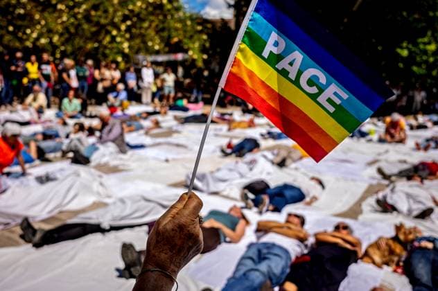 News Themen der Woche KW21 News Bilder des Tages A Shroud for Gaza in Rome ROME, ITALY - MAY 24: A Shroud for Gaza mobilization to remember the more than 50,000 dead in Gaza in Piazza Vittorio Emanuele II on May 24, 2025 in Rome, Italy.The demonstration being held throughout Italy is to demand an end to the bombing and access of food and humanitarian supplies to the Gaza Strip, which have not entered the territory for 80 days, after the government of Israel declared a blockade on the entry of all aid, from food to medicine. Rome Italy Copyright: xStefanoxMontesix