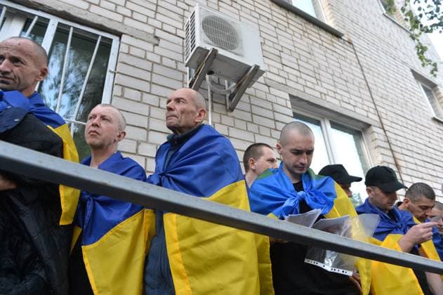 Bilder des Jahres 2025, News 05 Mai News Themen der Woche KW21 News Bilder des Tages Swapped Ukranian Captives Return Home - Kiev Ukrainians in national flags return home as part of the first phase of the 1,000-by-1,000 prisoner swap, Ukraine, May 23, 2025. The first stage of the large-scale prisoner exchange saw 390 Ukrainians (270 military personnel and 120 civilians) return from Russian captivity, on May 24, 2025 in Kyiv, Ukraine. Photo by Oleksandr Klymenko Ukrinform ABACAPRESS.COM Kyiv Ukraine  Copyright: xKlymenkoxOleksandr Ukrinform ABACAx