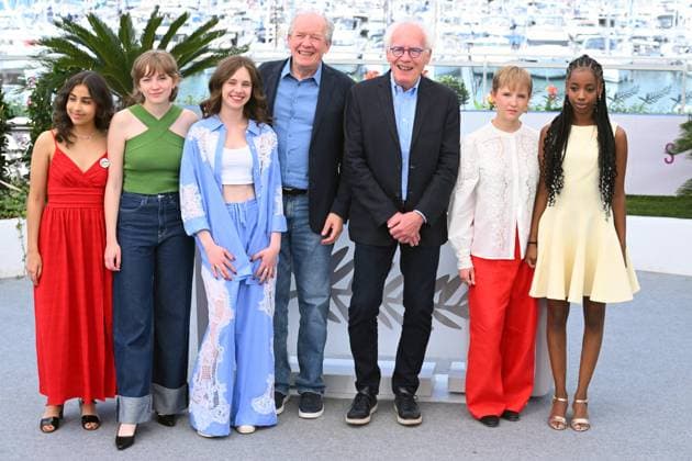 Cannes, France: Cannes, 78th Cannes Film Festival 2025, Photocall of the film Jeunes Meres In the photo: Jean-Pierre Dardenne, Elsa Houben, Lucie Laruelle, Samia Hilmi, Luc Dardenne, Babette Verbeek, JanaÃ¯na Halloy Cannes France  - ZUMAp169 20250524_zea_p169_442 Copyright: xTerenghi Ipax