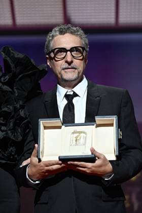 Cannes - Closing Ceremony Brazilian director Kleber Mendonca Filho accepts the Best Actor Prize on behalf of Brazilian actor Wagner Moura for the film O Agente Secreto (The Secret Agent) during the Closing Ceremony at the 78th edition of the Cannes Film Festival in Cannes, France, on May 24, 2025. Photo by David Niviere ABACAPRESS.COM Cannes France  Copyright: xNivierexDavid ABACAPRESS.COMx
