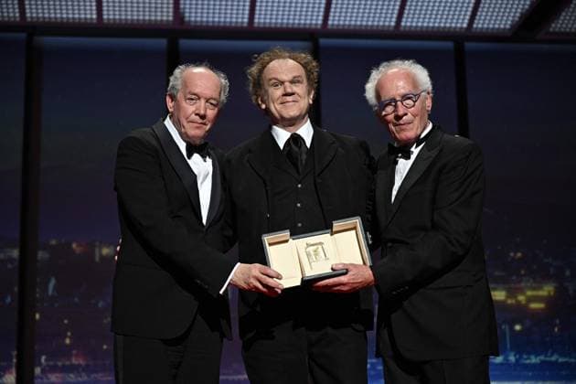 Cannes - Closing Ceremony (L-R) Belgian co-Producer Luc Dardenne, US actor John C. Reilly and Belgian co-Producer Jean-Pierre Dardenne speak on stage after winning the Best Screenplay prize for the film Jeunes Meres (The Young Mother s Home) during the closing ceremony at the 78th edition of the Cannes Film Festival in Cannes, France, on May 24, 2025. Photo by David Niviere ABACAPRESS.COM Cannes France  Copyright: xNivierexDavid ABACAPRESS.COMx