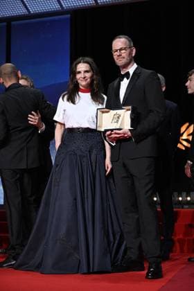 Cannes - Palme d Or Winner Jafar Panahi Juliette Binoche and Joachim Trier with the Grand Prix Award for Sentimental Value onstage during the closing ceremony at the 78th annual Cannes Film Festival at Palais des Festivals on May 24, 2025 in Cannes, France, on May 24, 2025. Photo by David Niviere ABACAPRESS.COM Cannes France  Copyright: xNivierexDavid ABACAPRESS.COMx