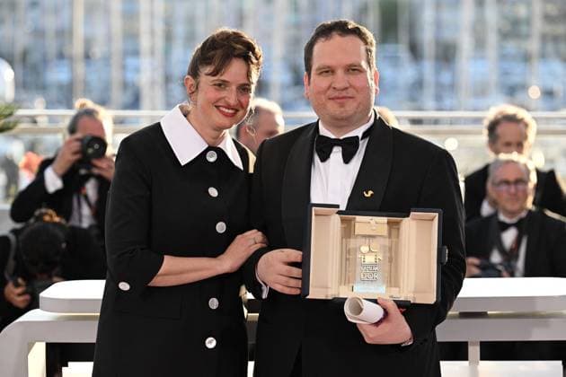 Cannes - Palme D Or Winners Photocall Iraqi director Hasan Hadi (R) poses next to Italian director Alice Rohrwacher during a photocall after winning the Camera d Or prize for the film The President s Cake during the closing ceremony at the 78th edition of the Cannes Film Festival in Cannes, France, on May 24, 2025. Photo by David Niviere ABACAPRESS.COM Cannes France  Copyright: xNivierexDavid ABACAPRESS.COMx