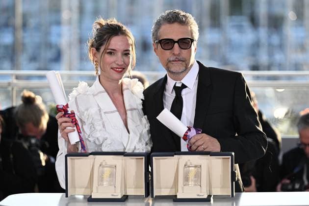 Cannes - Palme D Or Winners Photocall Brazilian Director Kleber Mendonca Filho poses with his partner French film producer Emilie Lesclaux during a photocall after winning the Best Director prize for the film O Agente Secreto (The Secret Agent) and with the Best Actor Prize on behalf of Brazilian actor Wagner Moura during the closing ceremony at the 78th edition of the Cannes Film Festival in Cannes, France, on May 24, 2025. Photo by David Niviere ABACAPRESS.COM Cannes France  Copyright: xNivierexDavid ABACAPRESS.COMx