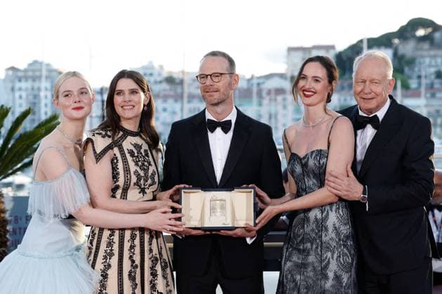 M Photocall of the winners of the 78th Cannes International Film Festival Elle Fanning, Inga Ibsdotter Lilleaas, Joachim Trier Grand prix pour Sentimental Value , Renate Reinsve, Stellan Skarsgard Photocall of the winners of the 78th Cannes International Film Festival, au Palais des Festivals à Cannes Le 24 mai 2025 Jacovides Moreau Bestimage Photocall of the winners of the 78th Cannes International Film Festival, at the Palais des Festivals in Cannes, France On may 24th 2025 Cannes France  Copyright: xJACOVIDES-MOREAUx xBESTIMAGExJACOVIDES-MOREAUx xBESTIMAGEx