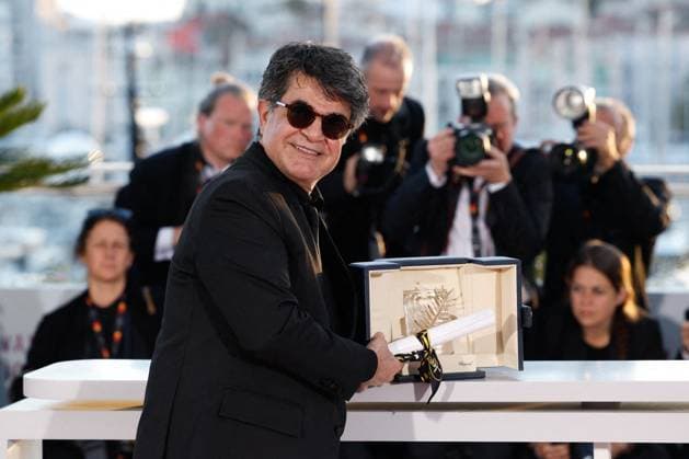 M Photocall of the winners of the 78th Cannes International Film Festival Jafar Panahi Palme dOr for Un simple accident Photocall of the winners of the 78th Cannes International Film Festival, at the Palais des Festivals in Cannes On may 24th 2025 Jacovides Moreau Bestimage Photocall of the winners of the 78th Cannes International Film Festival, at the Palais des Festivals in Cannes, France On may 24th 2025 Cannes France  Copyright: xJACOVIDES-MOREAUx xBESTIMAGExJACOVIDES-MOREAUx xBESTIMAGEx